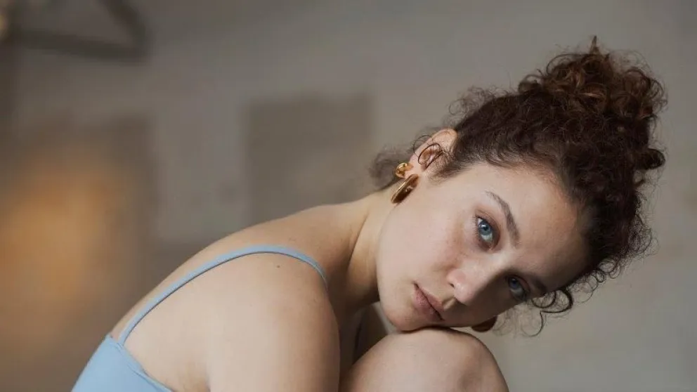 María Pedraza enamoró con esta atrevida posición frente al mar