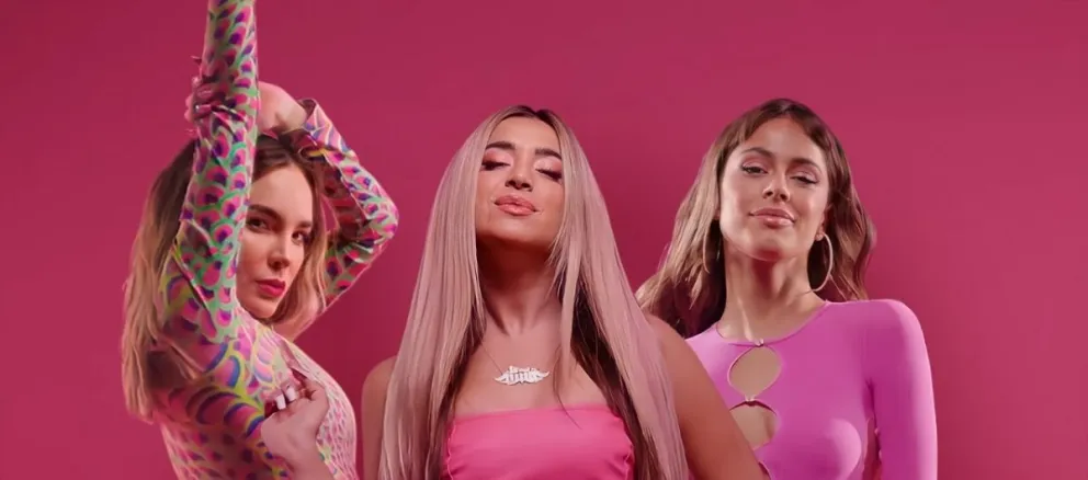 Tini Stoessel la rompe con “Niña de la escuela” y sus fans celebran su más grande logro