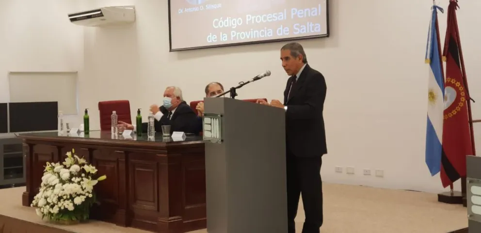 La Escuela de la Magistratura presentó el libro de Omar Silisque “Código Procesal Penal de la Provincia de Salta”