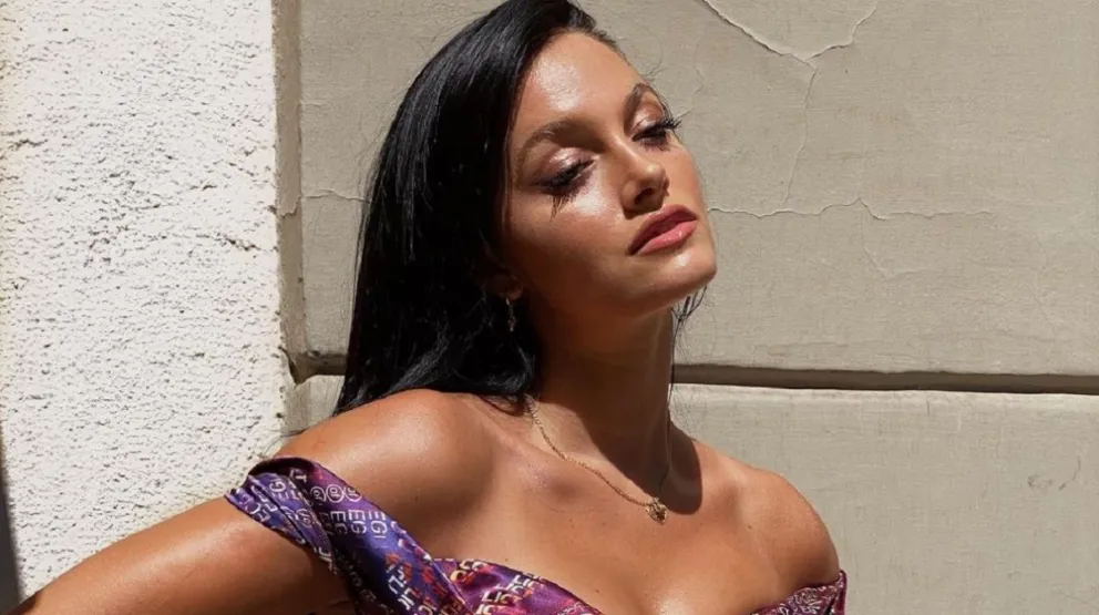 Oriana Sabatini posó en una llamativa bikini blanca desde la playa y prendió fuego a todo