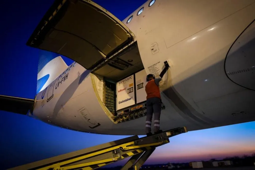 Mañana partirá un nuevo vuelo en busca de dosis de Sinopharm