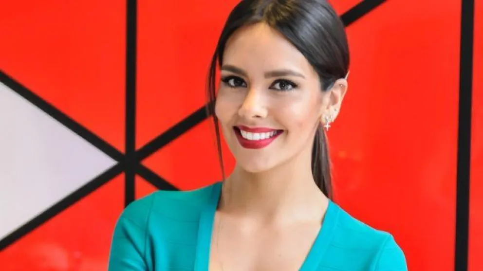 ¡Como una muñeca! Cristina Pedroche enamoró con este diminuto vestido rojo