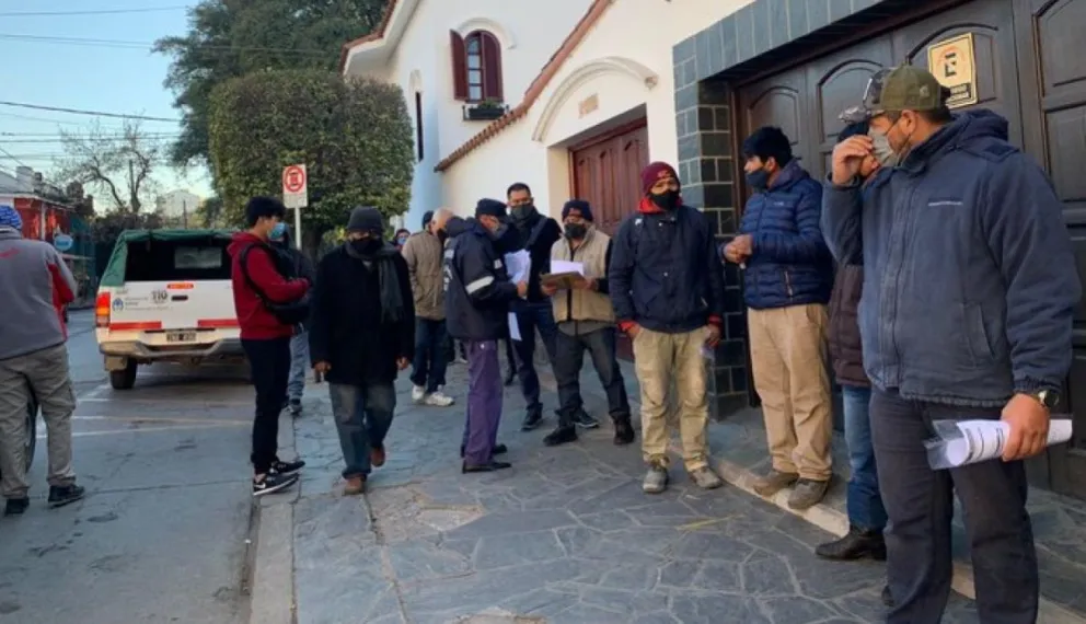 Largas filas. Fuente: (Twitter)