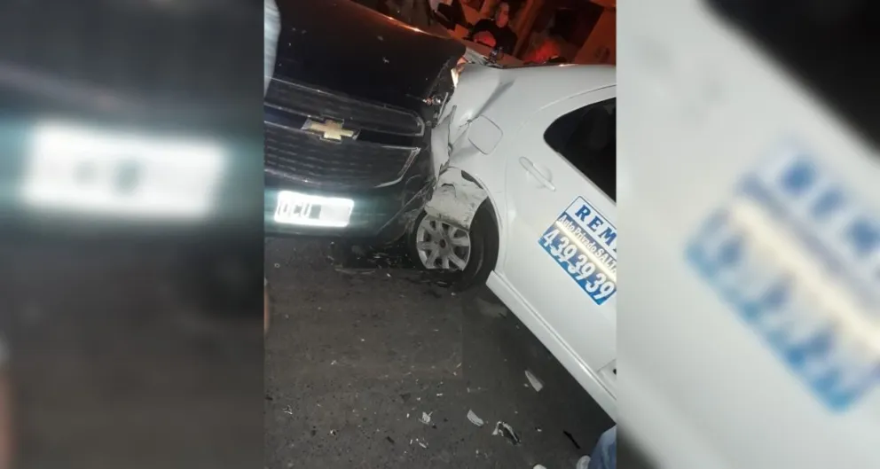 Chetas y alcoholizadas embistieron a un pobre remisero: quisieron sobornarlo para que no les den cana