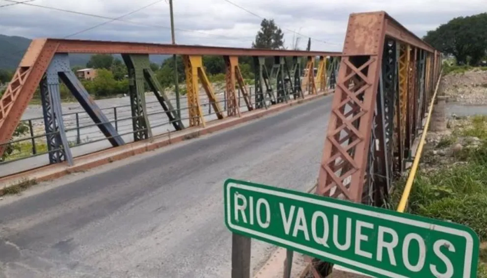 Imagen puente río Vaqueros. Fuente: (Twitter)