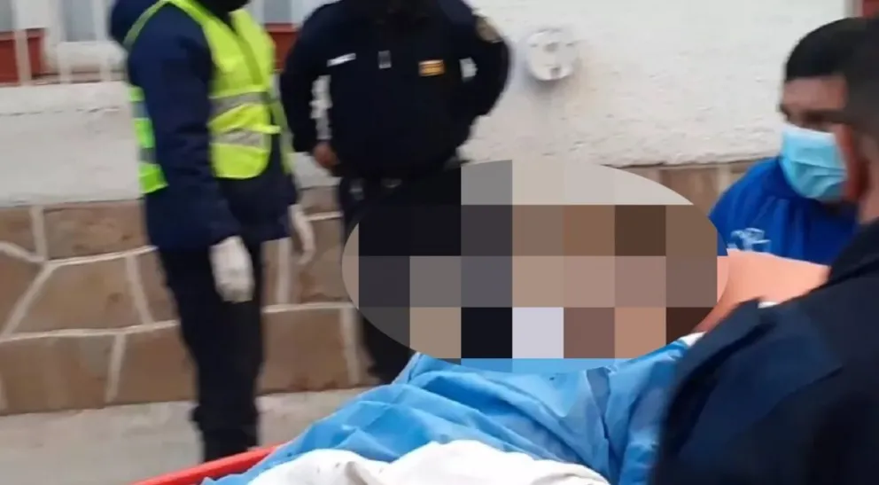 Martes de horror en Salta: joven corrió desnudo por la calle hasta caer desmayado