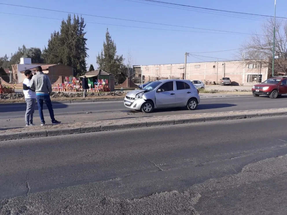 CHOQUE EN CADENA: al menos cuatro autos terminaron dañados