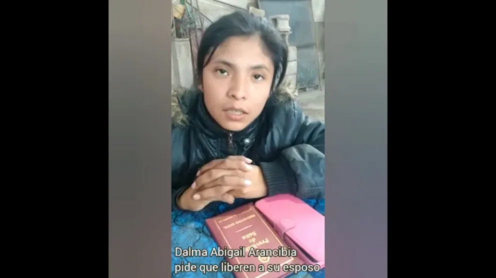 Tiene 24 años y pide que liberen de la cárcel a su marido de 70