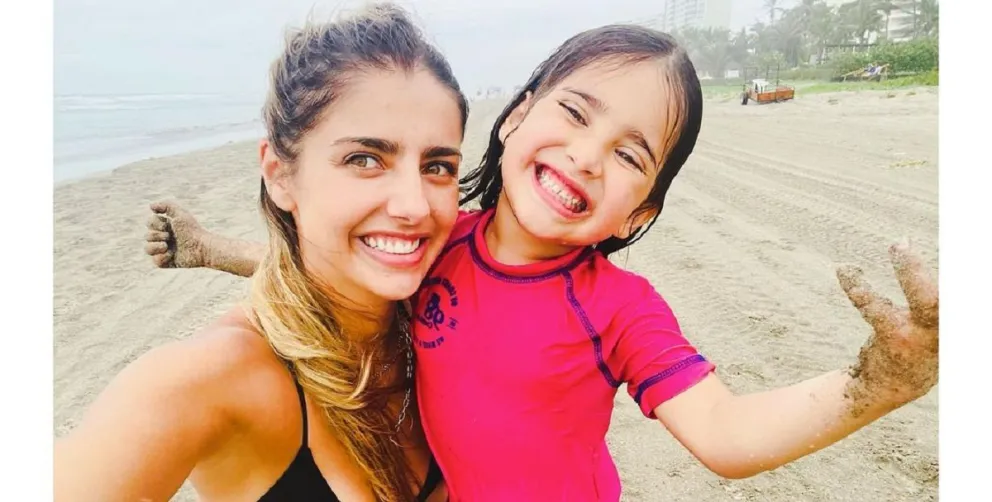 Michelle Renaud compartió fotos inéditas de sus vacaciones junto a su hijo