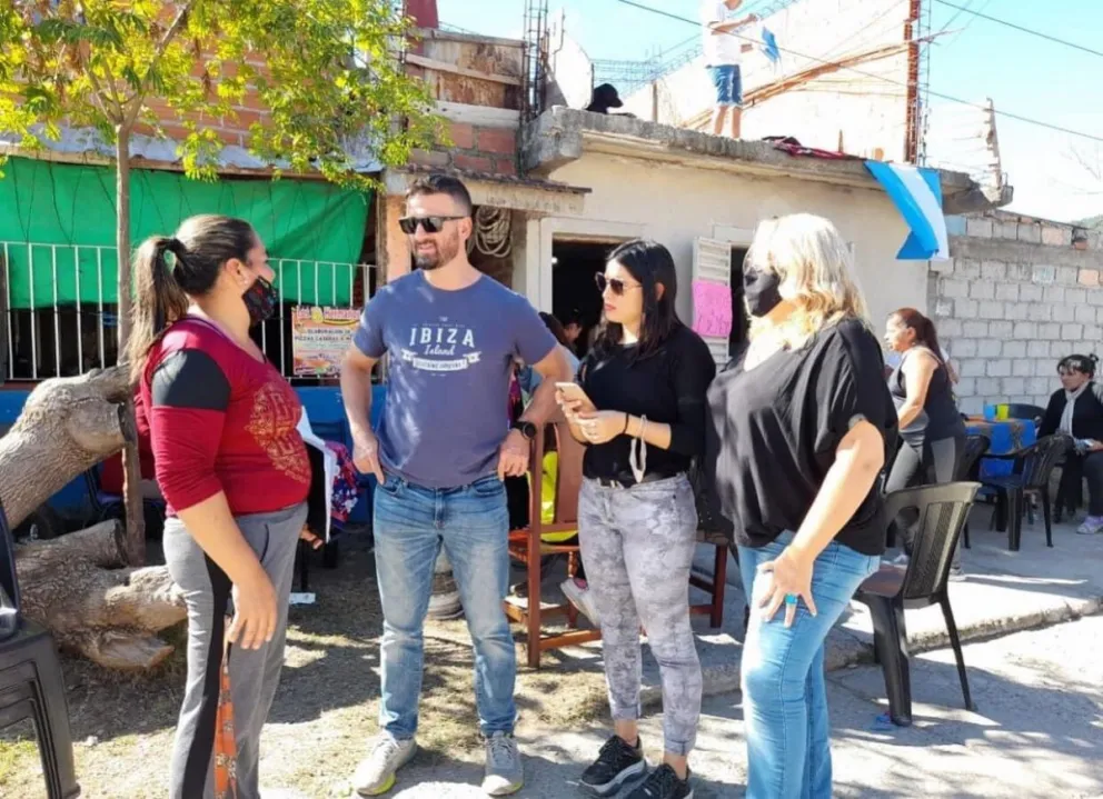 Otro candidato descartó "la política del bolsón" y afirma que "la gente pide trabajo"