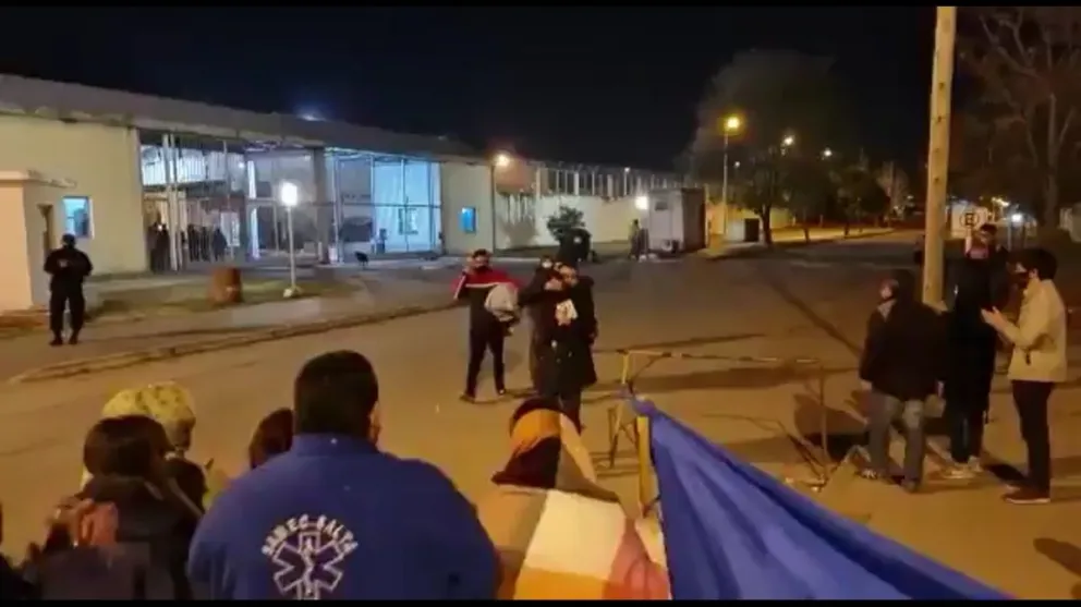 |VIDEO| Liberaron a los operarios del SAMEC y así fue el reencuentro con sus familiares